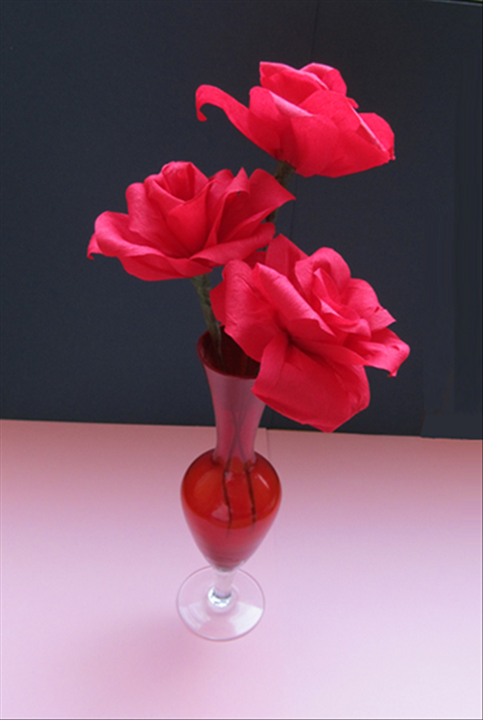 Materials:
Crepe paper
Wire
Floral tape
Scissors
Paintbrush, skewer or similar rounded stick
