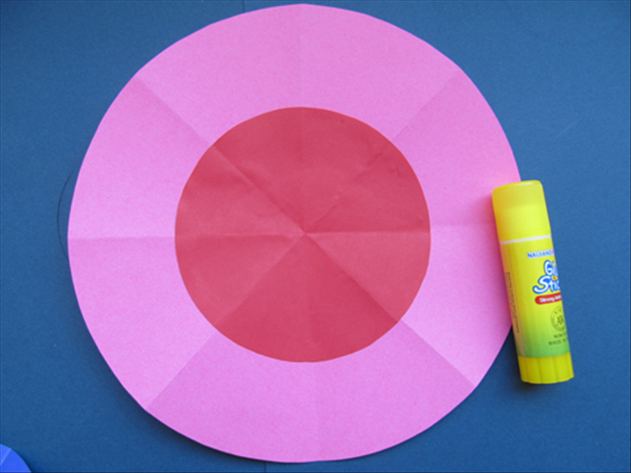 Unfold the circle and glue the bottom