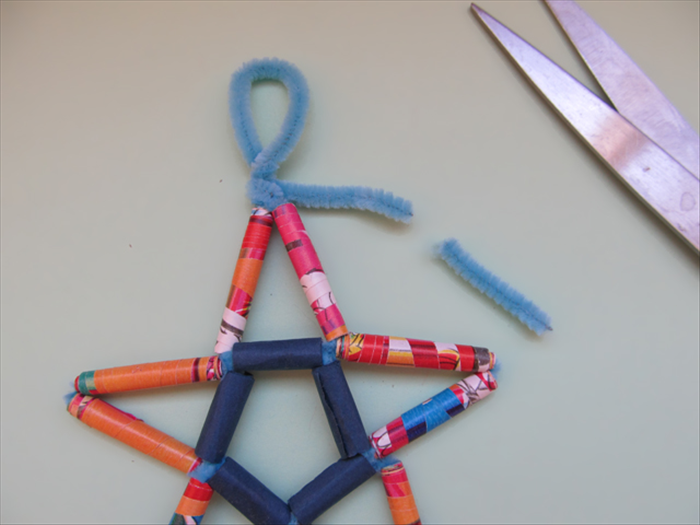 Twist the loop
Cut off the end of the pipe cleaner but leave about ½  of the length of the long bead.

