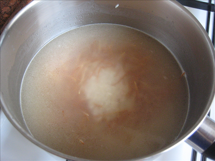 Add the rice and remaining ingredients and bring it to a boil.
Cover pot and cook over low heat about 15 min.
