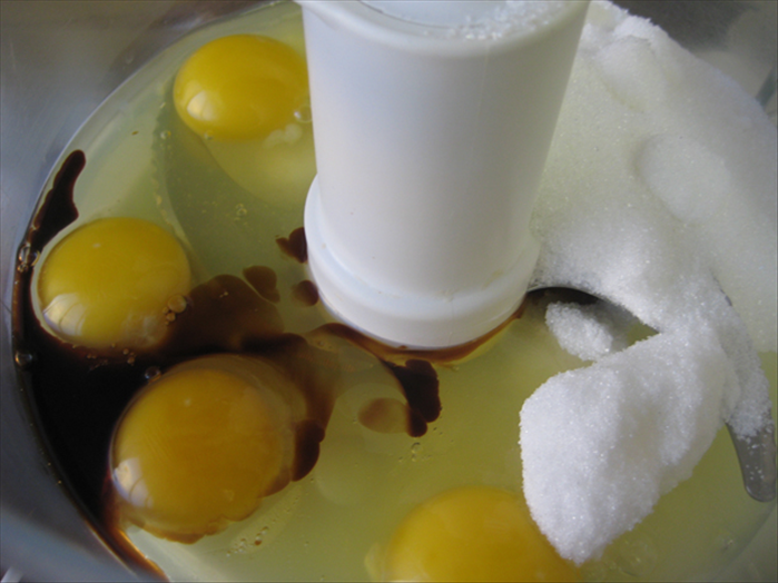 Preheat the oven to 350 degrees F

Beat in mixer the 1 ¼ cup sugar, 4 eggs, 1 tablespoon vanilla and teaspoon lemon peel
