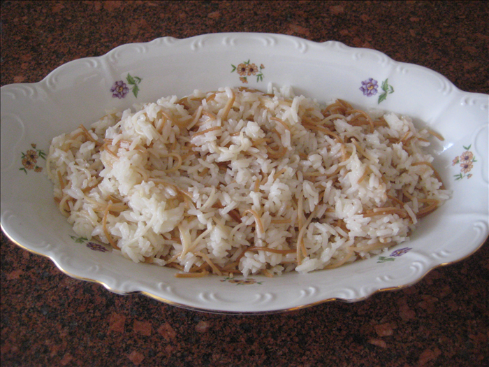 Ingredients:
1 cup uncooked fine noodles
¼ cup butter or margarine
1 cup rice
2 ½ cups water
1 ¼ teaspoons salt
