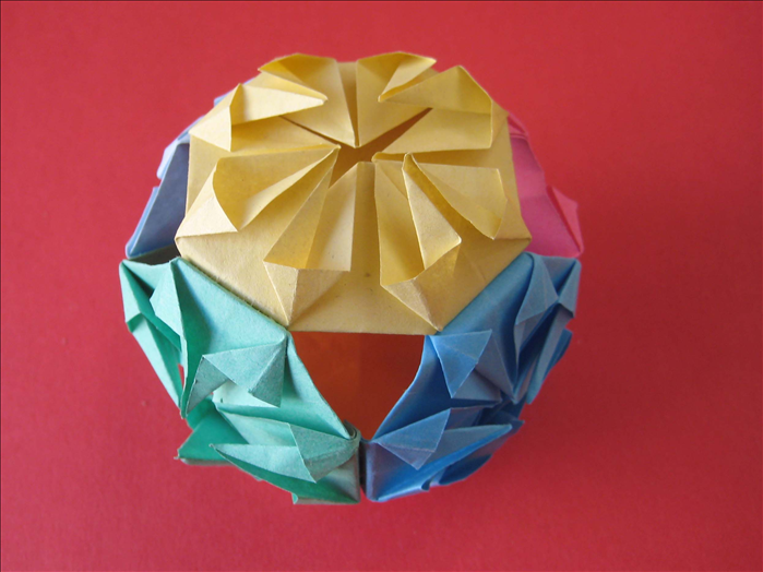 Your traditional kusudama ball is finished!