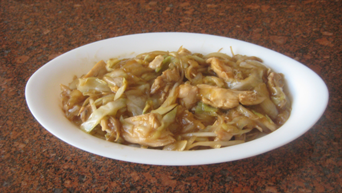 Ingredients:
2 tablespoons oil
½ cup celery slices or onion slices
½ cup cabbage shredded
2 tablespoons soy sauce
1 teaspoon sugar
¼ teaspoon MSG (monosodiumgludimate)
½ cup chicken broth
½ cup bean sprouts
½ cup cooked chicken pieces
1 tablespoon cornstarch
2 tablespoons water

