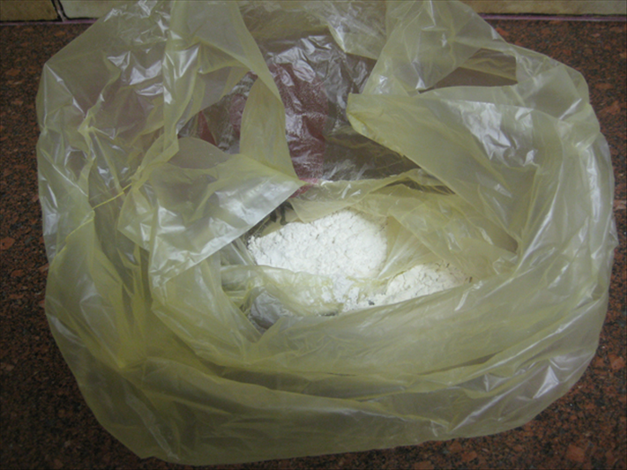 Put all the dry ingredients into a plastic bag and shake well to mix them