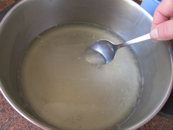 Stir the lemon juice into the cooled sugar syrup.