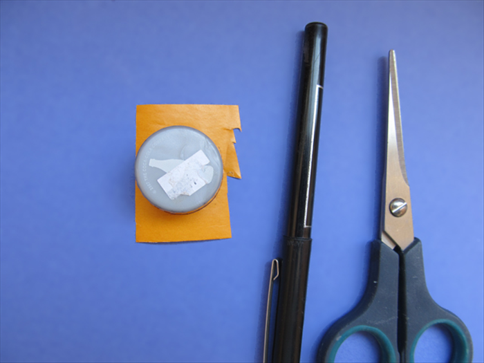 <p> Trace the outline of the bottle cap on another piece of scrap paper.</p> 
<p> Cut out the circle.</p> 
<p>  </p>