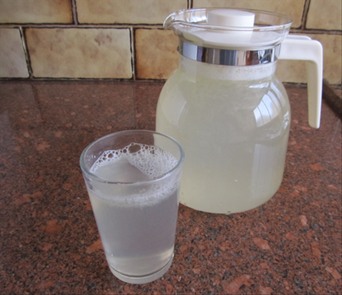 Materials:
5 or  more lemons depending on their size
1 cup sugar
Water
Lemon juicer

