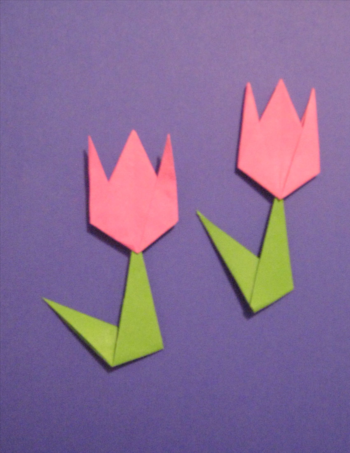 Materials:
1 square piece of paper for the flower
1 square piece of paper of equal size for the stem.
Scissors
Paper glue