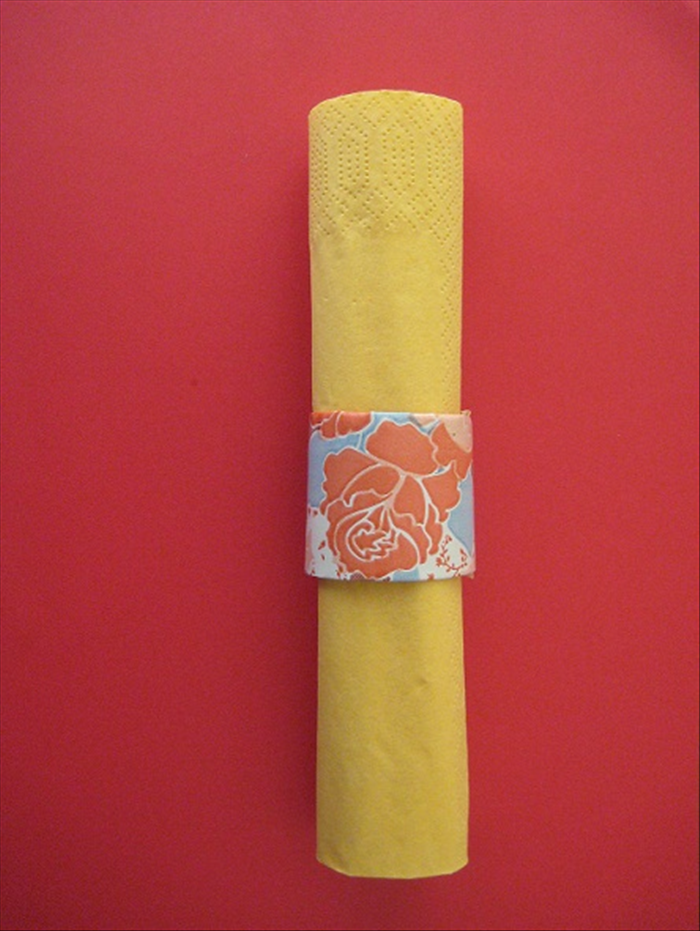 Materials:
Toilet paper rolls
Wrapping paper 
Scissors
Glue
Clothes pins

