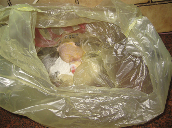 Put one chicken piece in the plastic bag with the dry ingredients , hold the end closed and shake it to coat the chicken.
Repeat the dip and shake for each piece.
